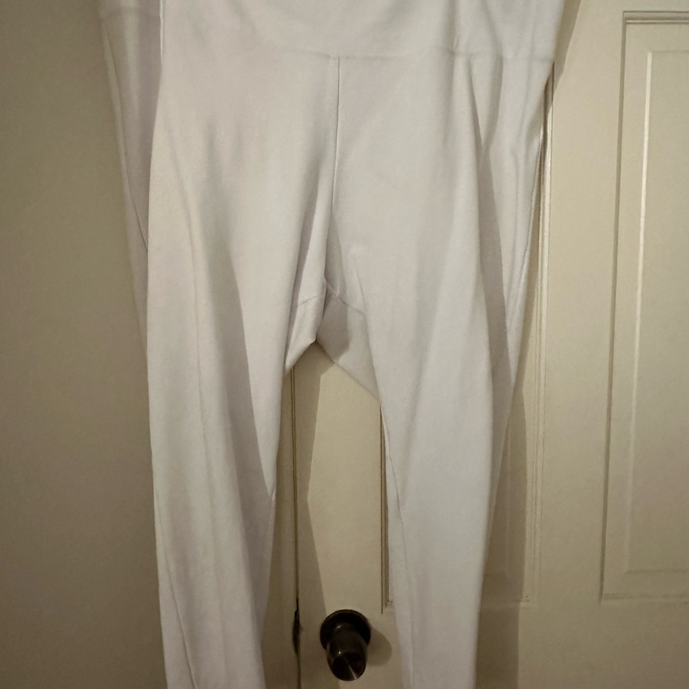 Jones New York White Ankle/Crop Pant dep on height .They hit my ankles at 5’2.